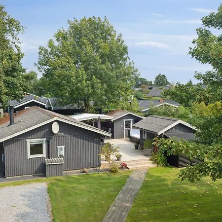 Lovely In Pot Strandby *